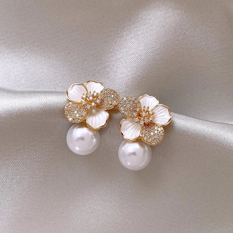 Pendientes Flor de Perla - Simples y Elegantes (Un Par)